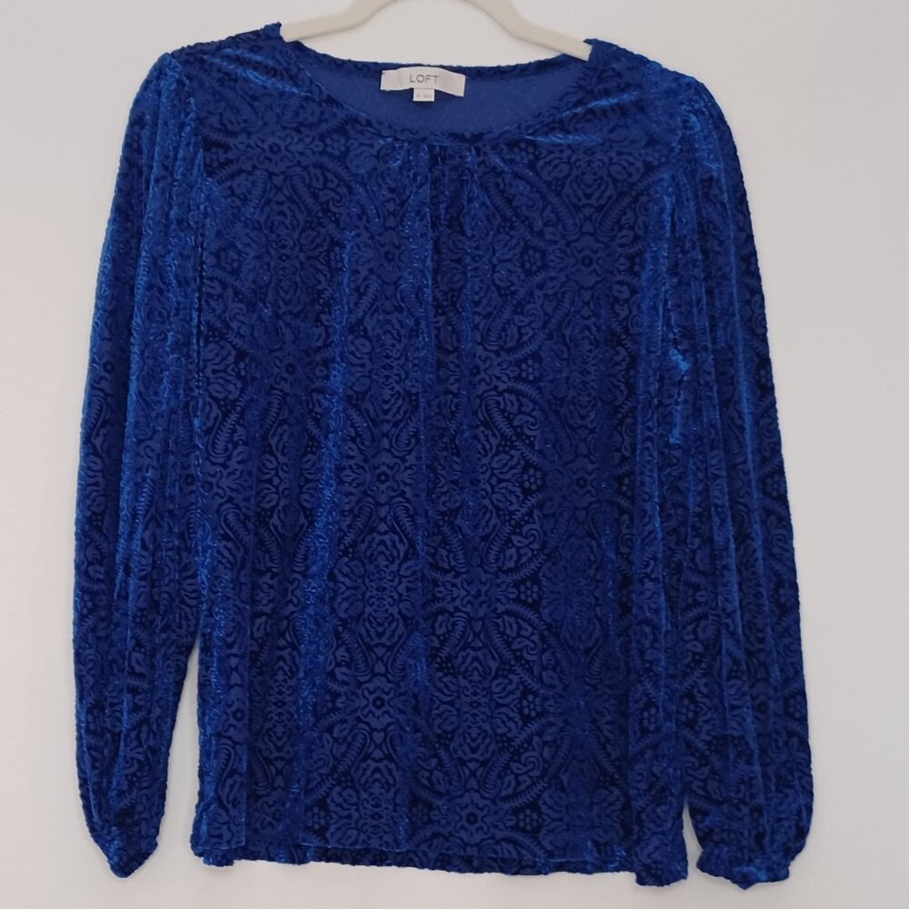 Women's Loft Long Sleeve Velvet Feeling Blue Paisley Design Blouse Size Medium